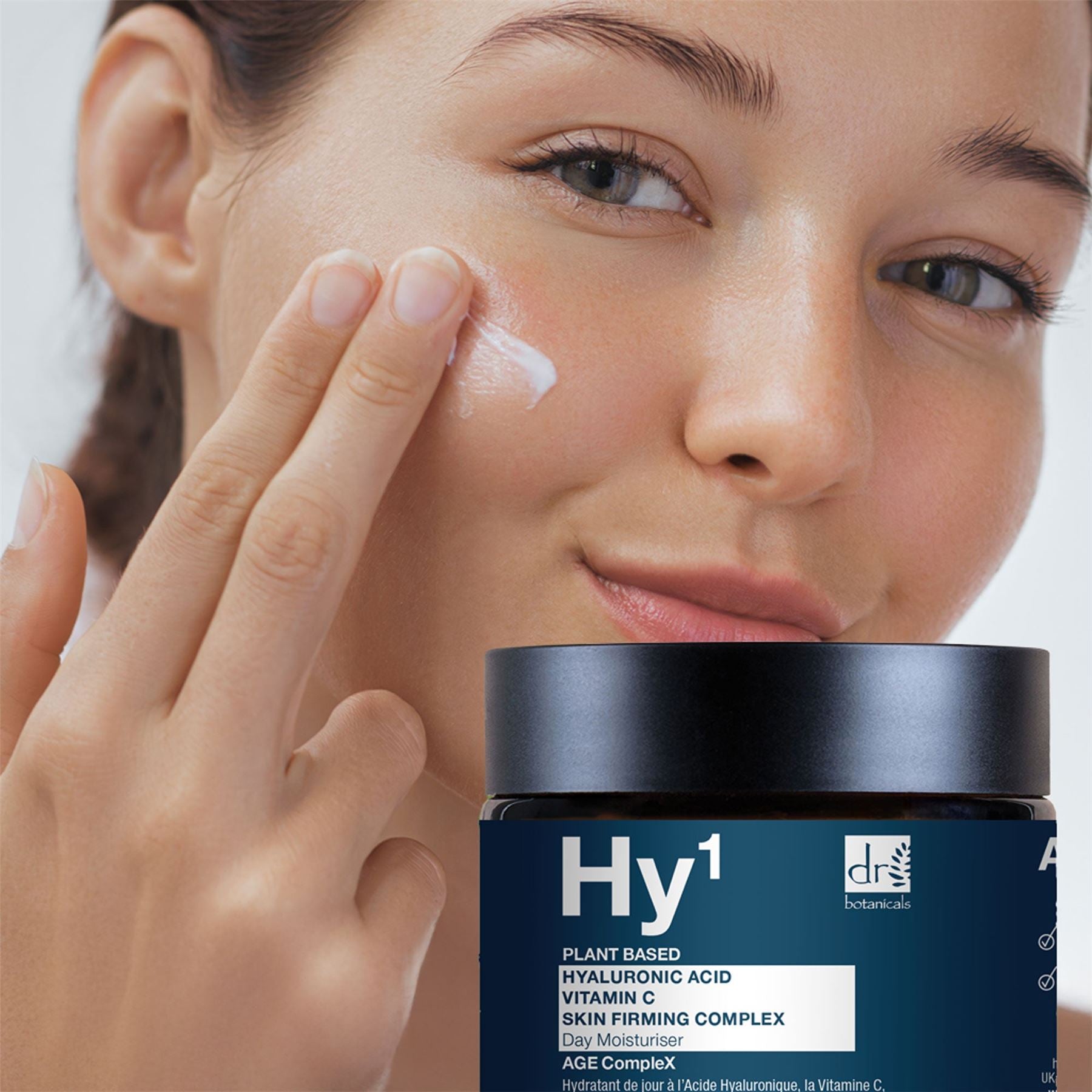Crème de jour 60 ml à l'acide hyaluronique avancé 1 %, à la vitamine C 1 % et au complexe raffermissant 1 %
