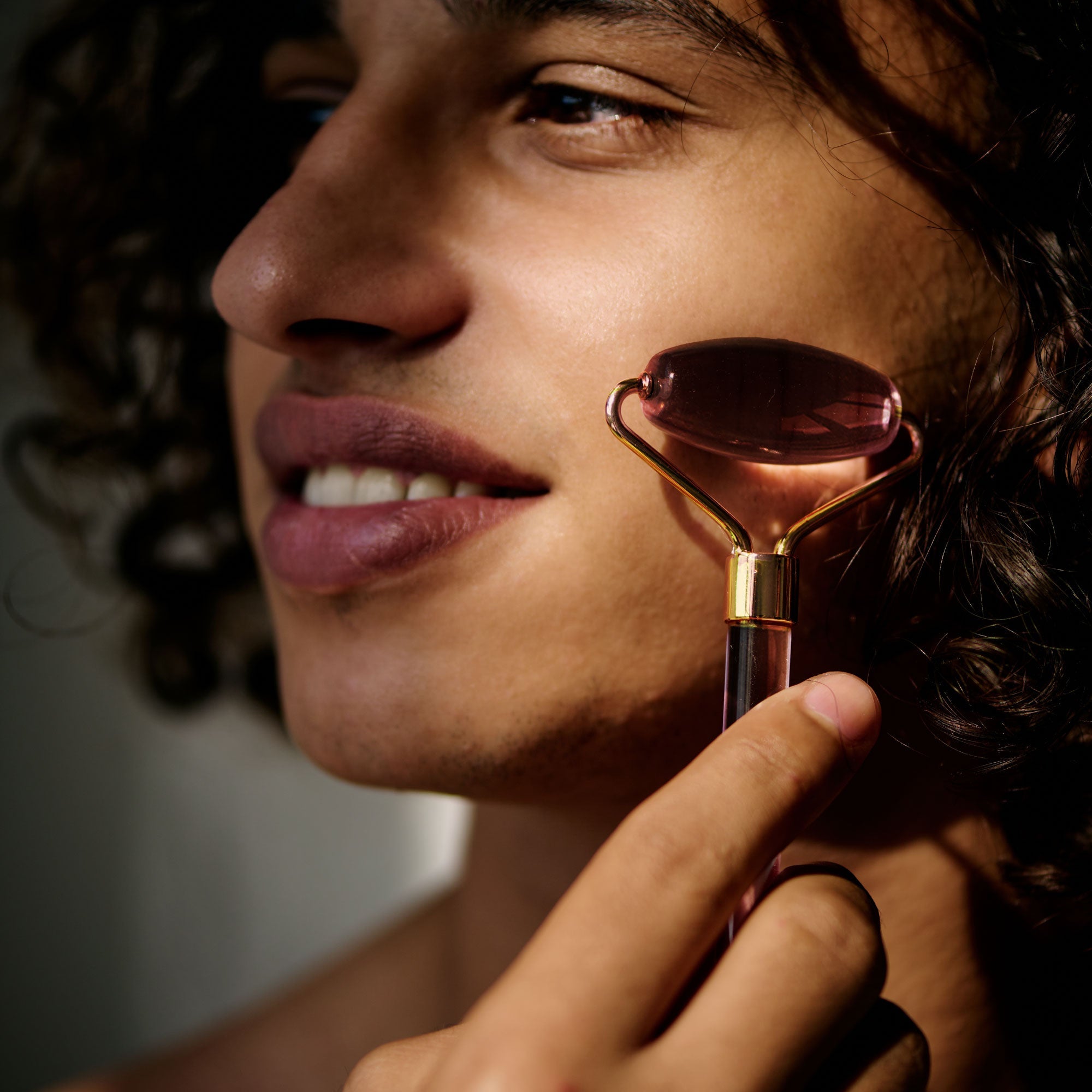 Gesichtsroller „Harmonie & Ausgleich“ mit Tigerauge (Goldener Metallgriff)